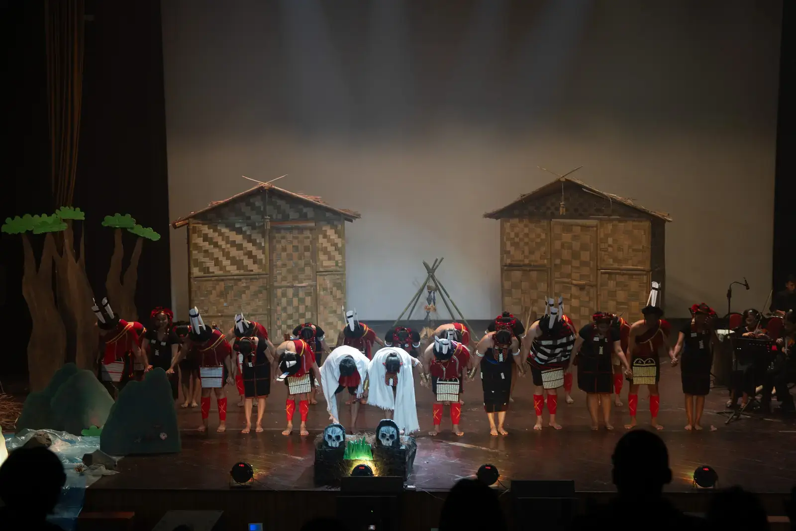 Sümi folktale Nisapa and Nisala — Act I finale, A Winter Night's Dream.